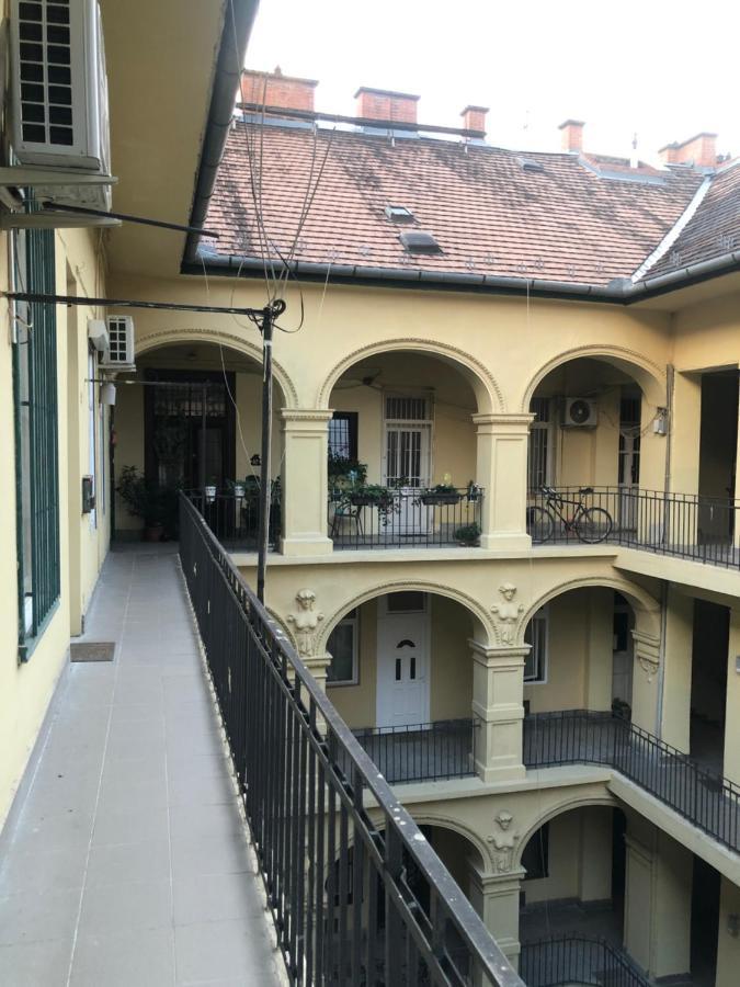 V57 Apartment Oktogon Budapeste Exterior foto